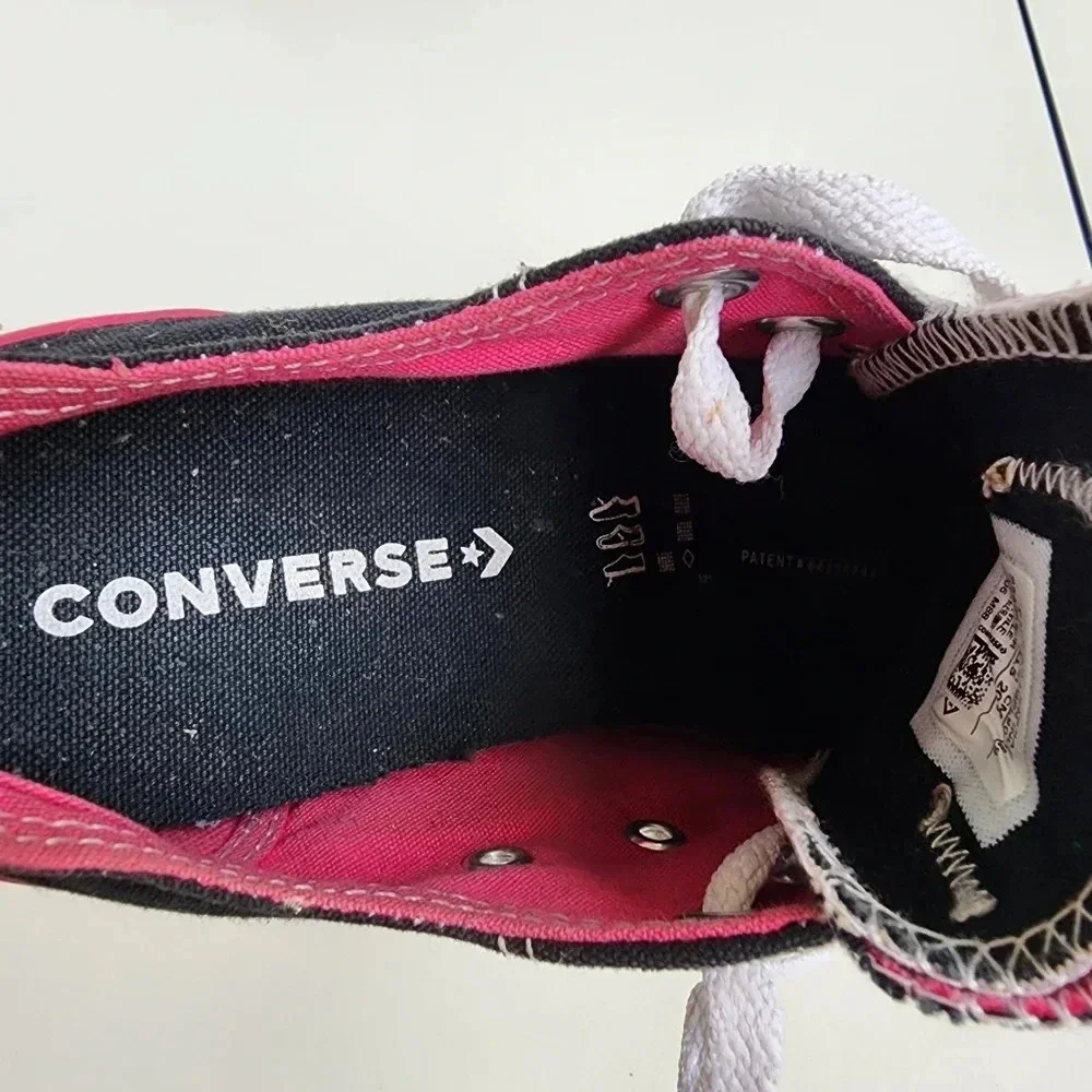 Converse Chuck Taylor All Star Youth US Size 2 Black Pink Sneaker Shoes 654365F